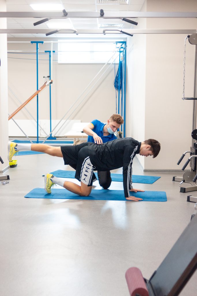 Як реабілітація допомагає уникнути операції на хребті або суглобах?