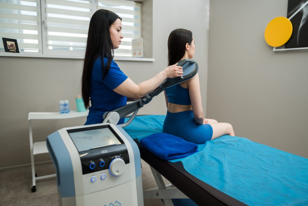 Чи можна відновити суглоби без уколів і операцій?