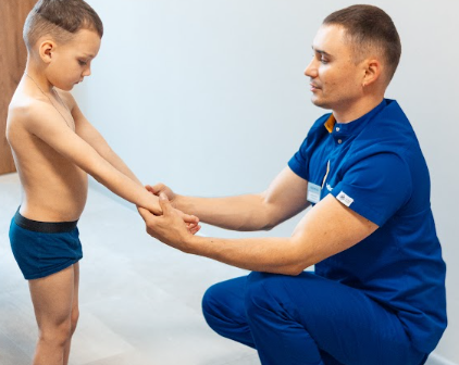 Хрускіт у суглобах у дітей: норма чи привід для консультації?